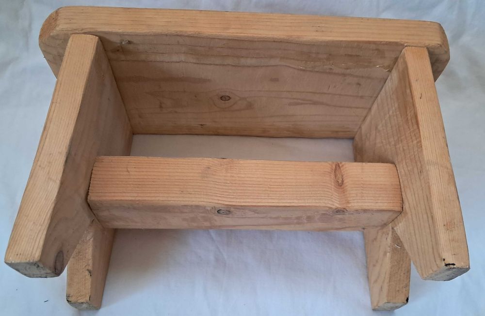 Scaun mic de lemn, 29.5 cm x14x18 cm