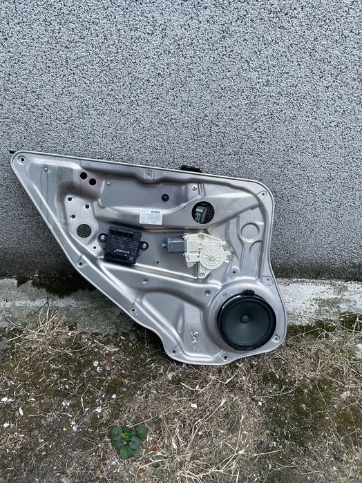 Задна лява врата