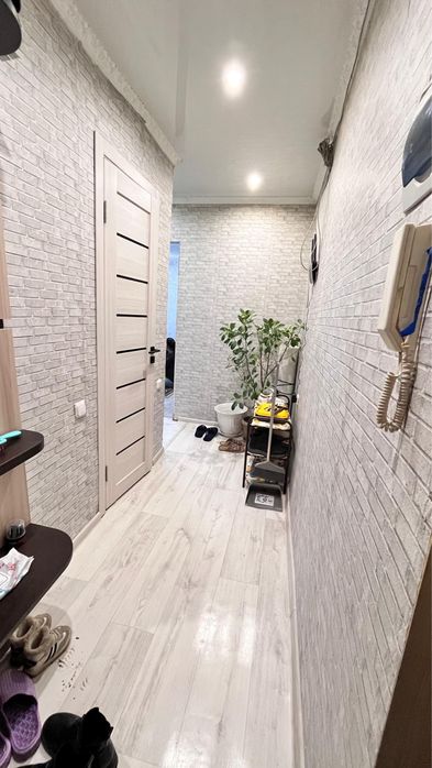 Продается срочно  2-х комнатная квартира , район площади