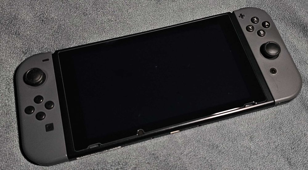 Nintendo Switch пълен комплект + аксесоари