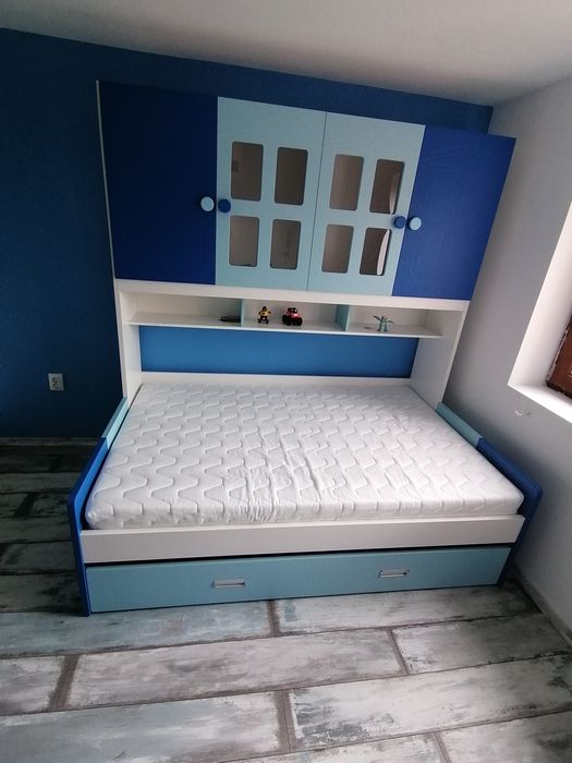 Vând birou și pat pentru copii