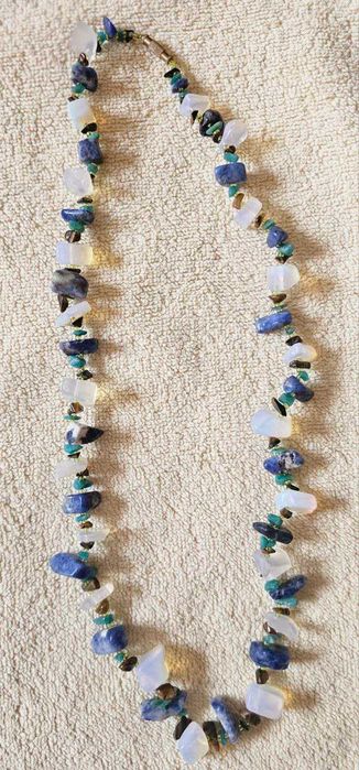 Бусы из натуральных камней.