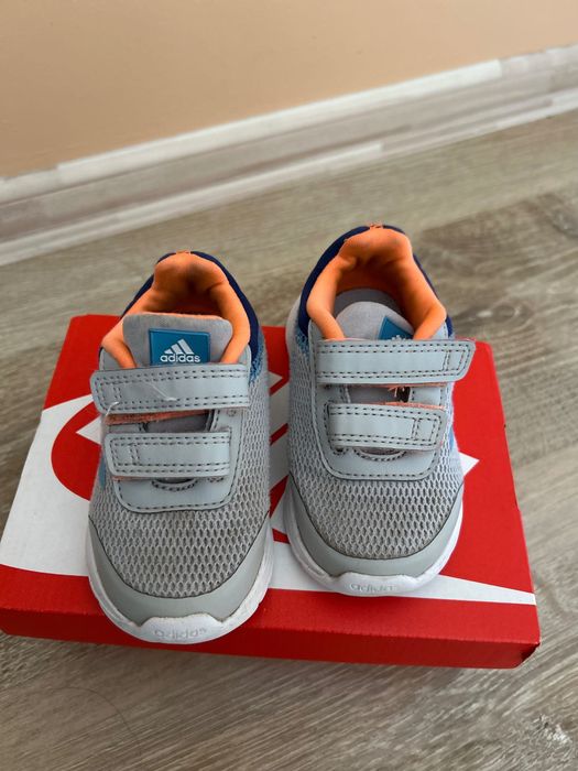Маратонки adidas за деца