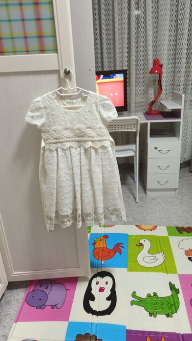 Продам платье на девочек.в отличном состояние.
