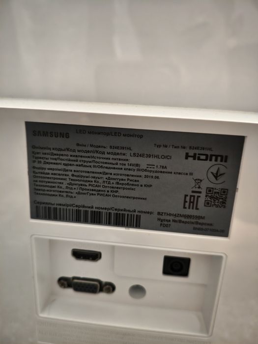 Монитор Samsung в хорошем состоянии