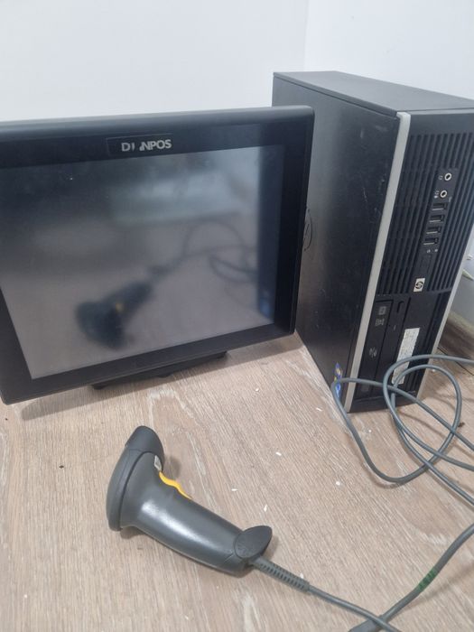 Vând stalpi lemn expunere ,stalpi fier,  accesorii, manechine,rafturi