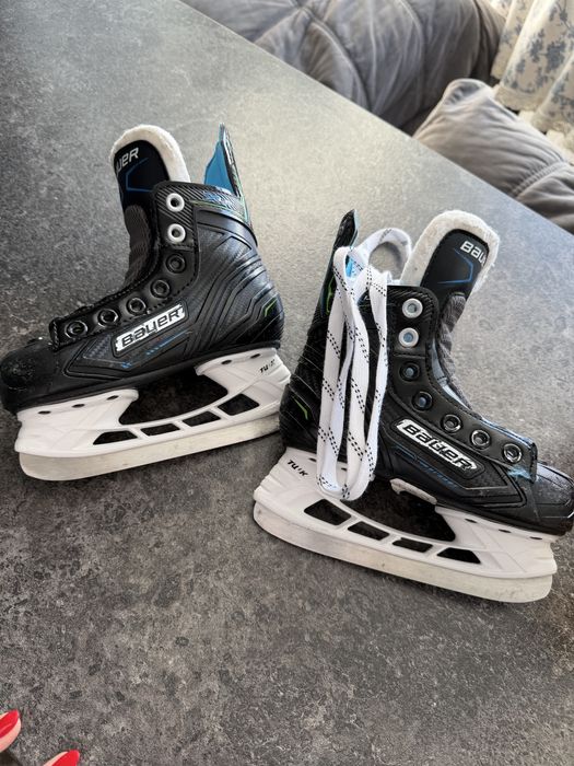 Продам коньки Bauer