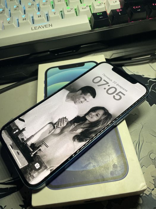 Продам iPhone 12 идеал