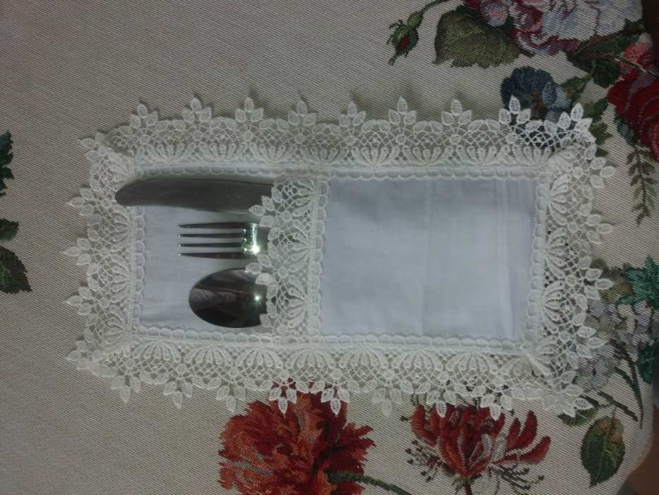 Текстилен джоб за прибори с дантела