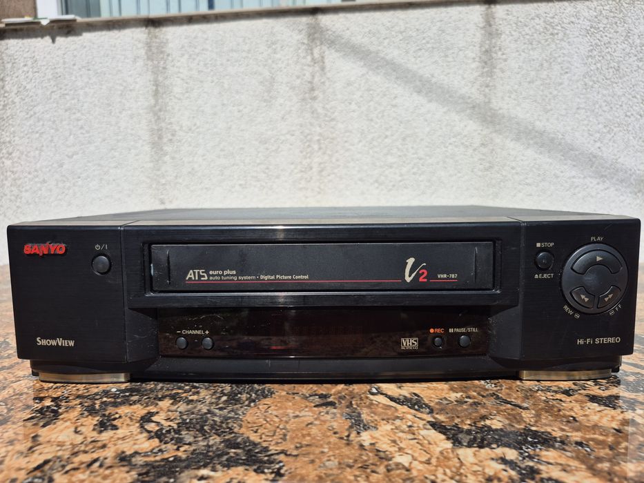 Vând video marca Sanyo model VHR -787G made in Germany