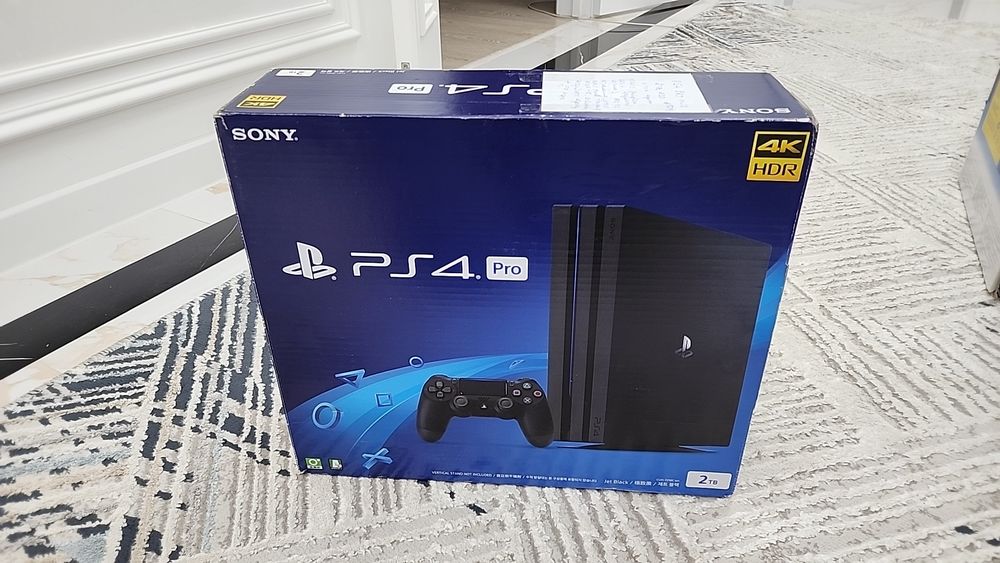 Продаётся Sony PlayStation 4 Pro с памятью 2тб. Записаны более 35 игр