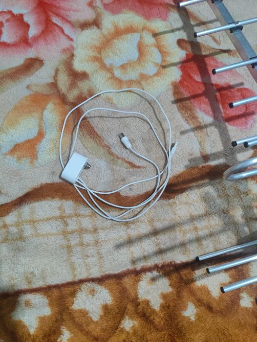 Продам антенну новую с усилием