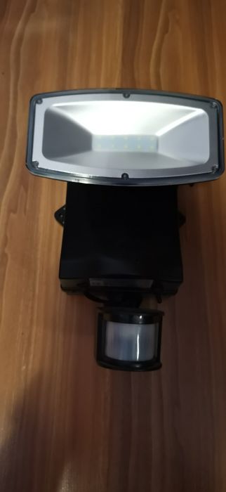 Proiector 10 LEDuri LivarnoLux cu ACUMULATOR