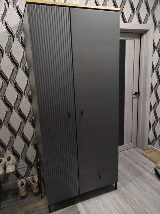 Шкаф для одежды распашной