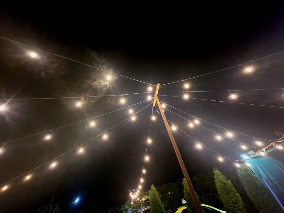 Ghirlanda cu becuri pe curent