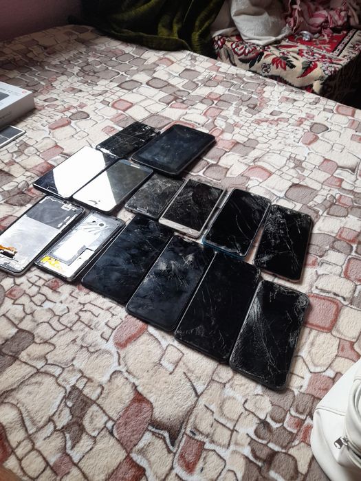 Telefon de piese schimb