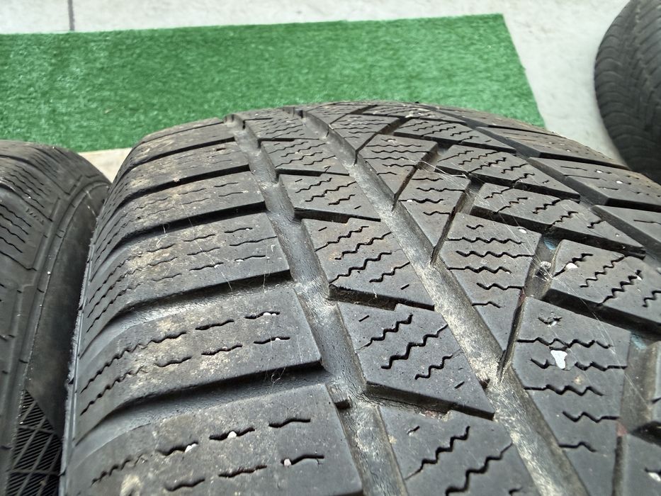4бр. Зимни Гуми С Борд 215/65R/17 SUV -CONTINENTAL- DOT:1719- 4.9мм.+3.3мм. *60€ за 4бр.*
