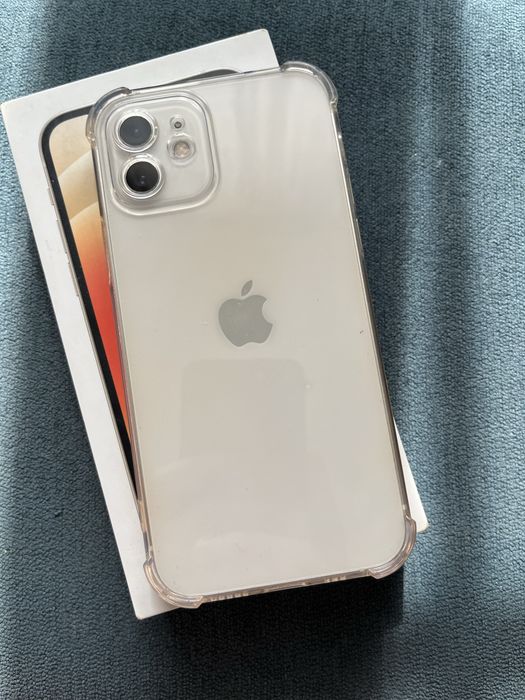 Продам iPhone 12.