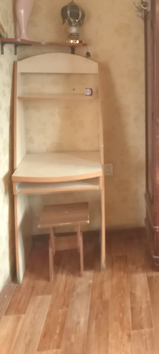 Столик компьютерный.