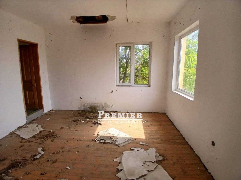 Къща с голям потенциал в село Загорци,