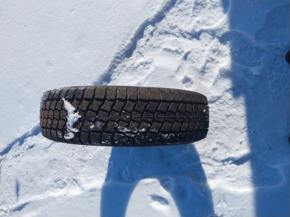 Шины на уаз срочно продам