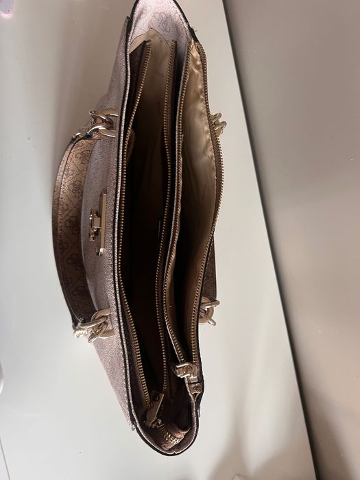 Дамска чанта Guess