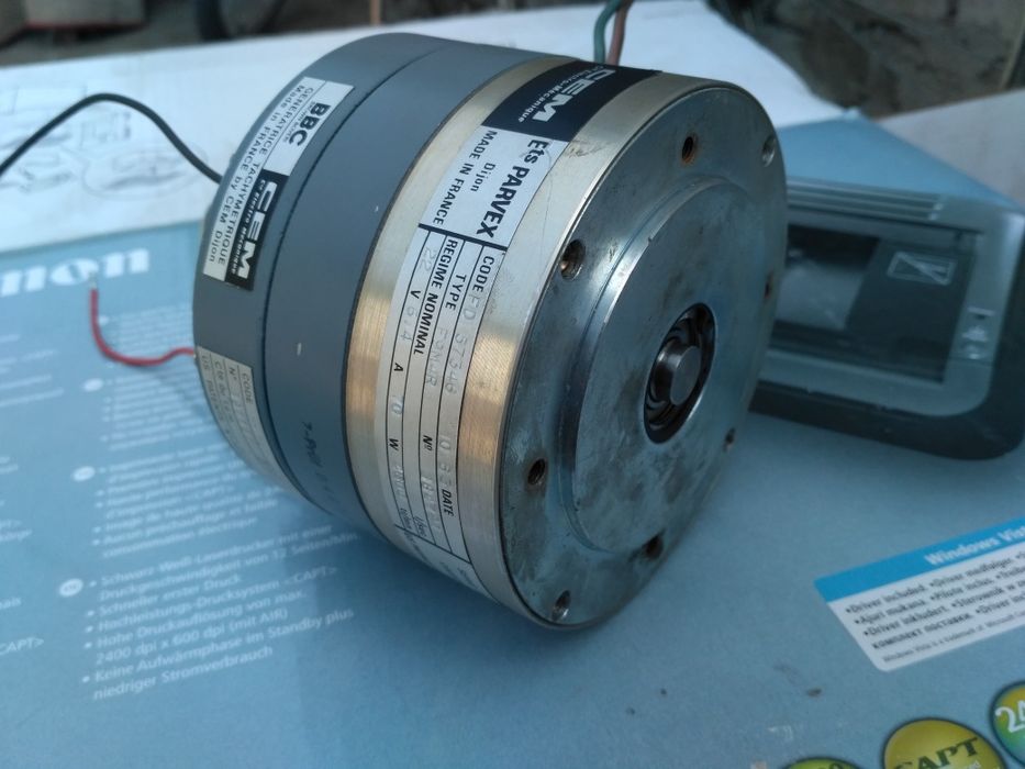 Серводвигатель AXEM