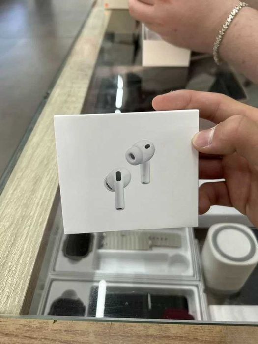 AirPods Pro 3, опаковани, с касова бележка и карта от iStyle