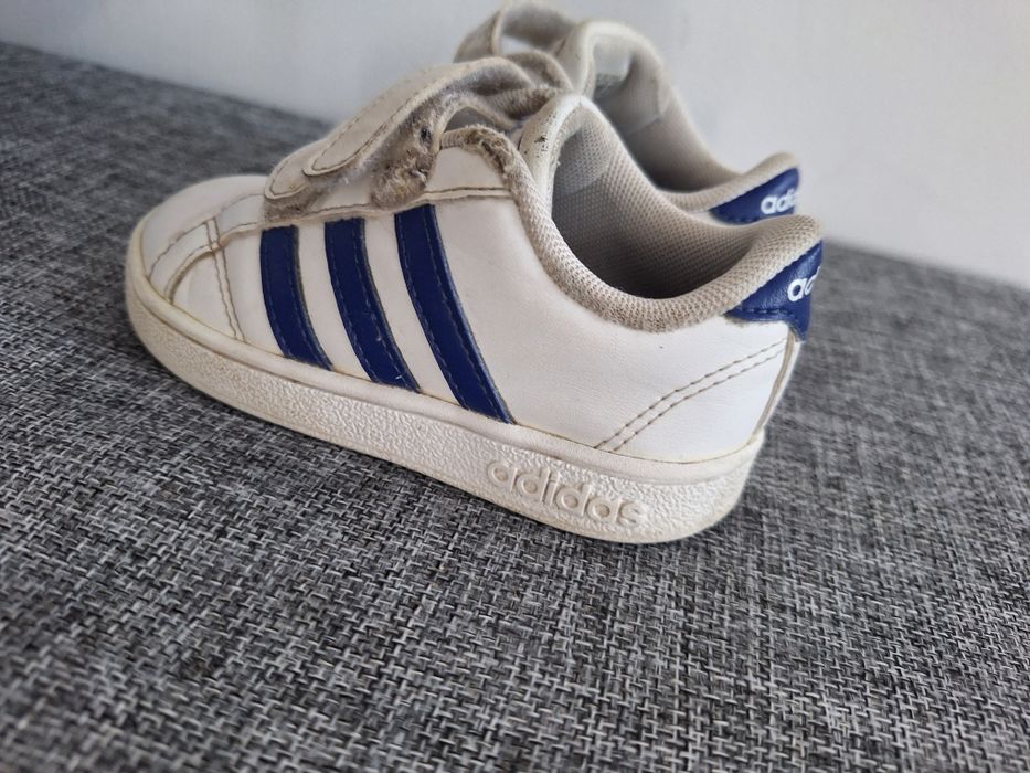 Adidași de piele nr 22-23