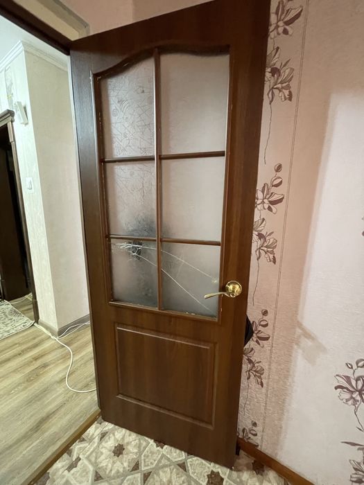 Межкомнатные двери 6 штук