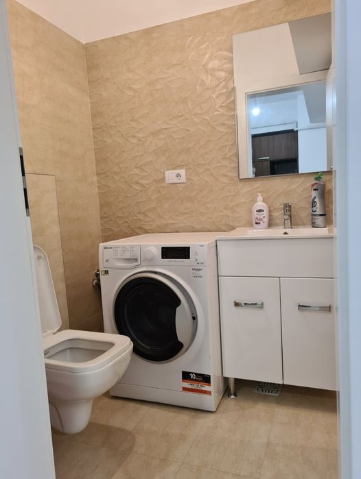 Persoana fizica inchiriez apartament  o camera incepand cu decembrie