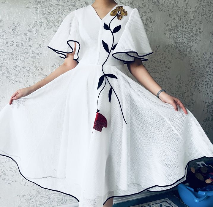 Вечернее платье белый