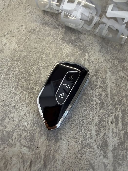 VW Long Life SAE 0W30 VW504 00/507 00 + калъфче за ключ Skoda Octavia 4 + стикери