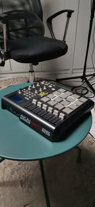 Mpd akay 26 midi usb