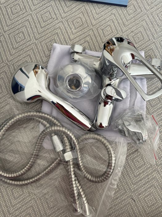 Продам смеситель для ванной новый!