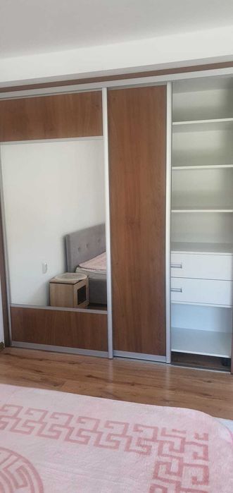 De inchiriat apartament 3 camere