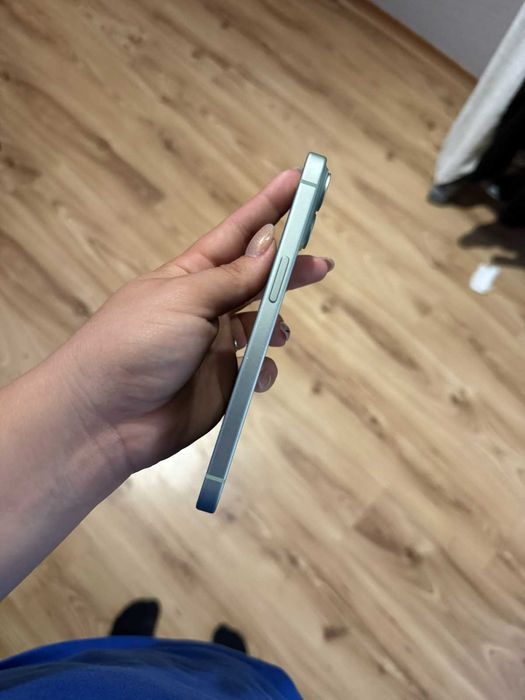 Смарт телефон iPhone 15