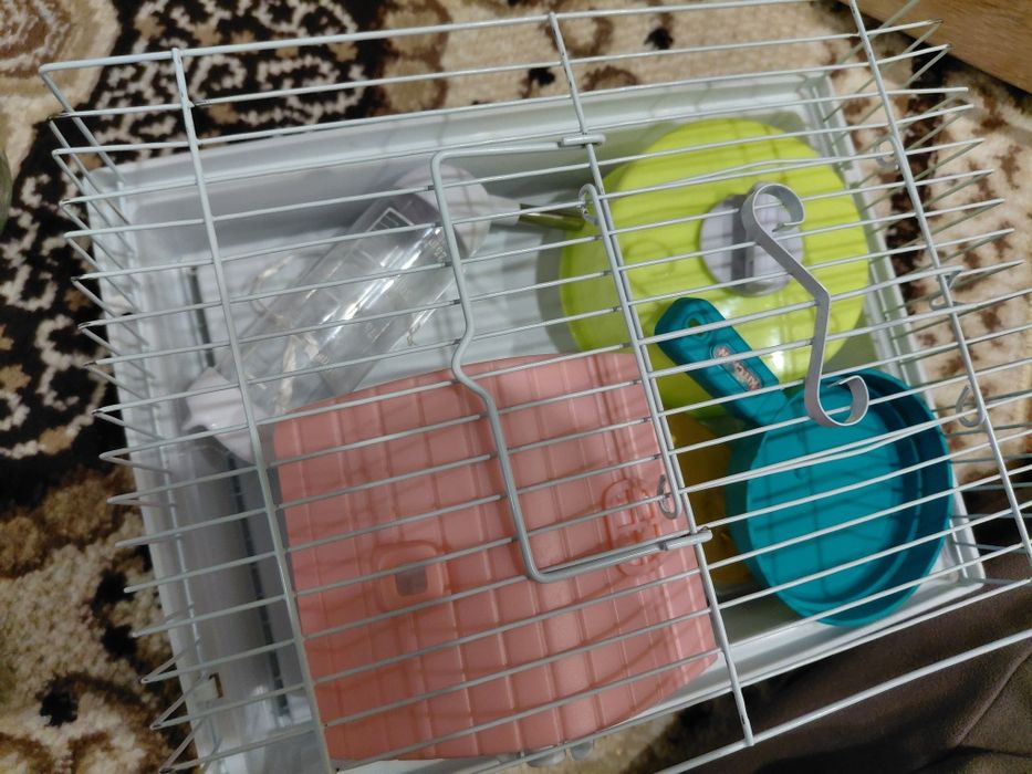 Продам клетку новую месяц как прошол с пакубки