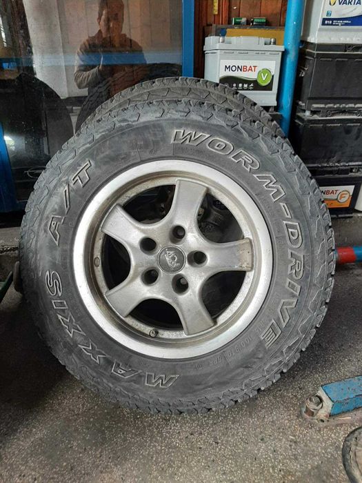 Джанти EMR 15" 5x114.3 / 7Jx15H2 с гуми Maxxis Worm-Drive 215/75/R15