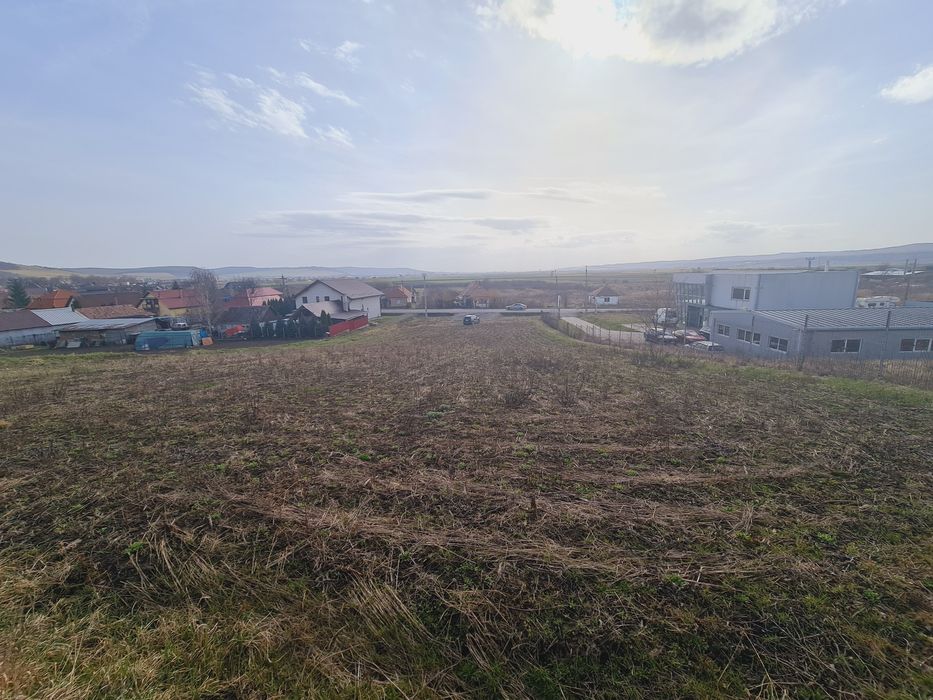 Teren intravilan Ernei 2.481 mp, DN15, deschidere 30 m + drum acces