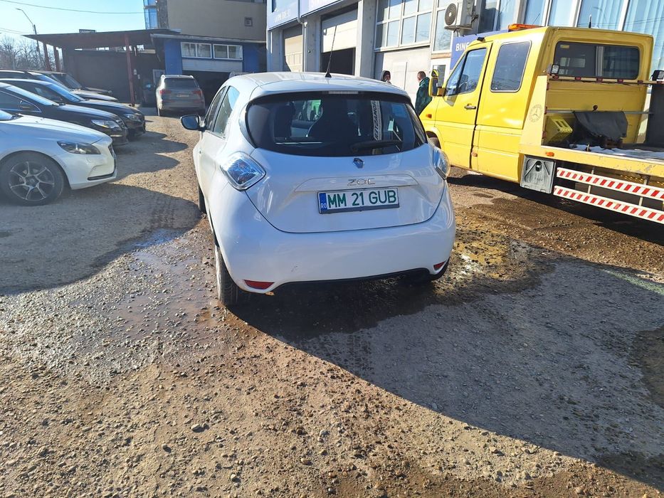 Inchiriez electric Renault Zoe, angajez sofer pt Uber/Bolt