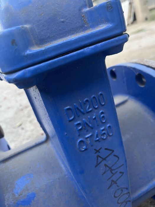 Продам задвижку на 200