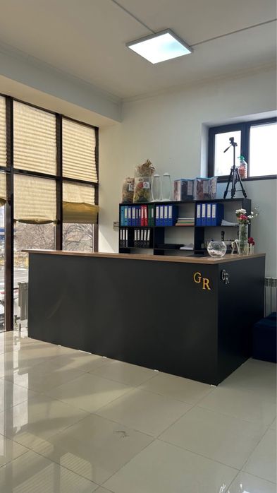 Ресепшен с полками