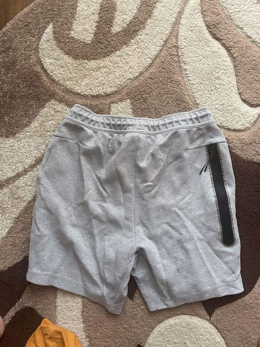 Vand pantaloni scurti