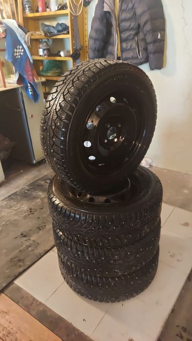 Продам  комплект  резину с дисками