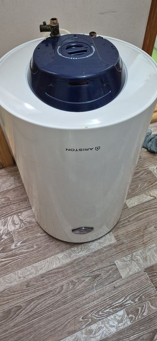 Продаю водонагреватель Ariston 80 л