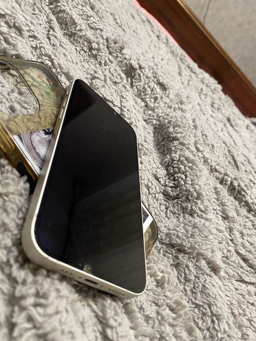 Продам Iphone 12