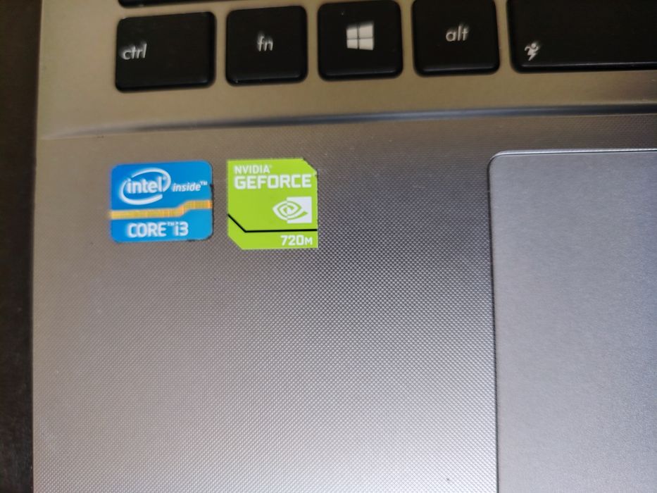 Лаптоп Asus X550V