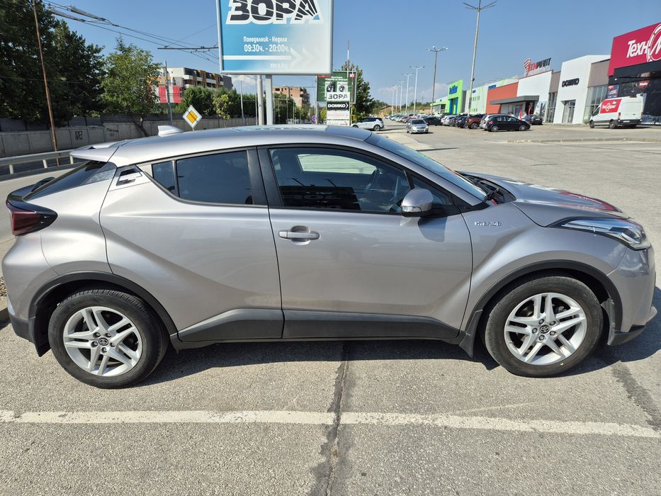 Продавам Toyota CH-R в гаранция