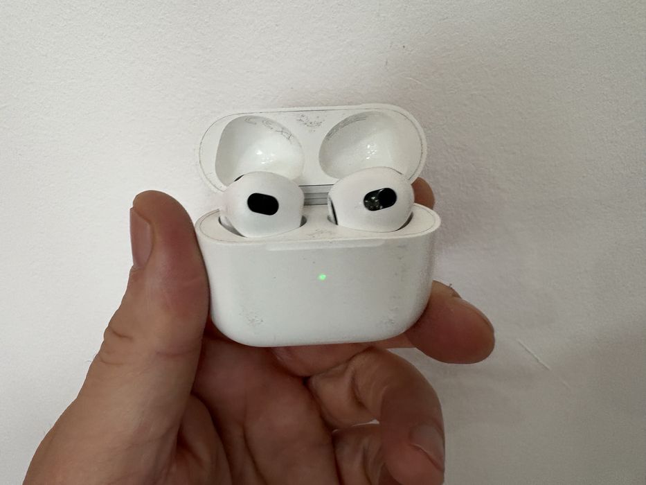 Casti Apple AirPods 3, 2022, Lighting Charging Case